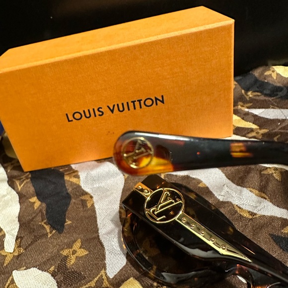 Louis Vuitton sunglasses - Picture 4 of 10